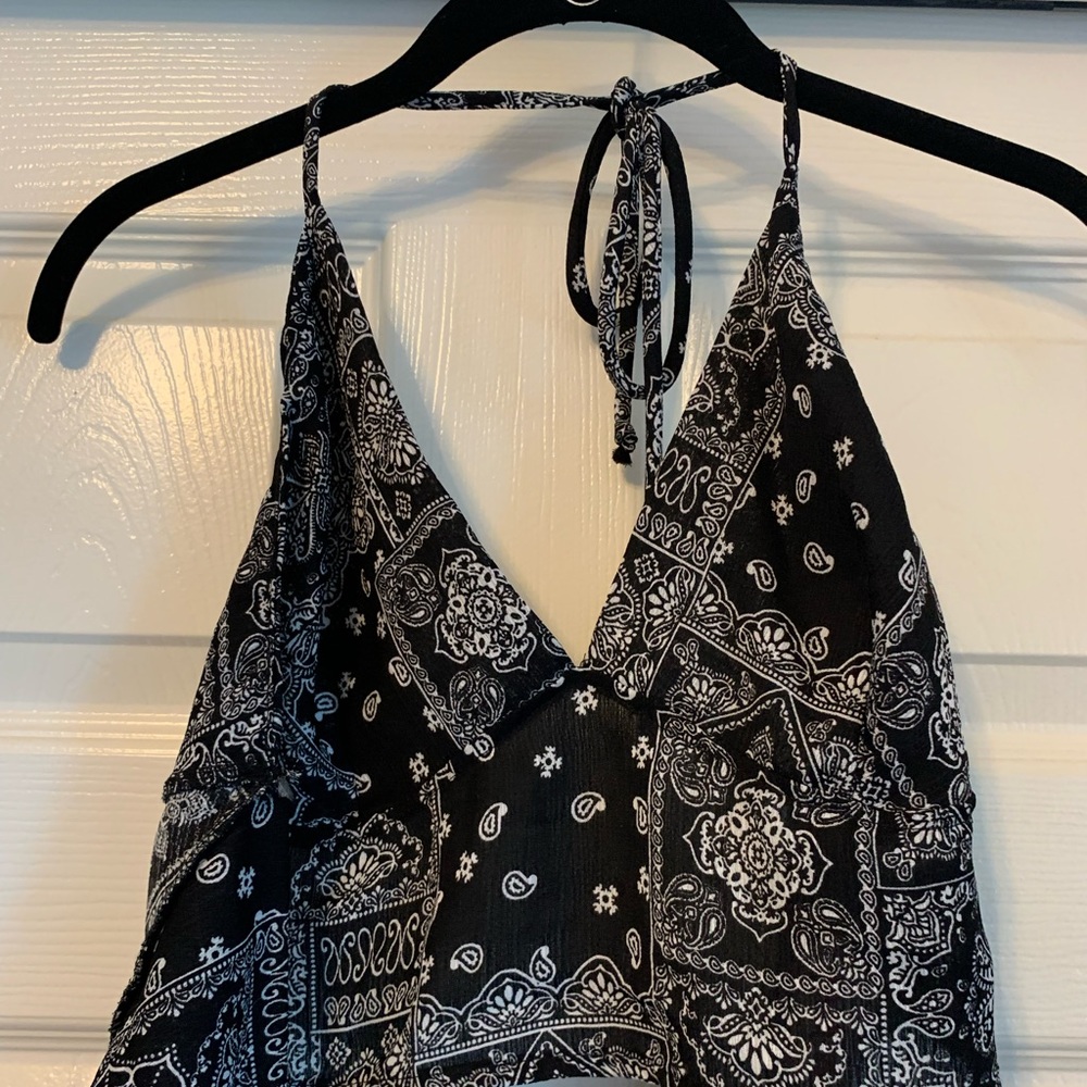 Tie back halter